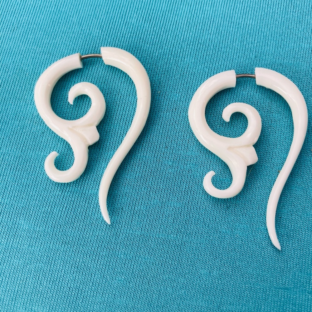 Gorgeous bone carved filigree earrings
